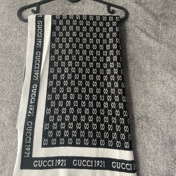 Original Gucci Scarf🧣The material is light and is thick. It will keep you warm. - Picture 3 of 6